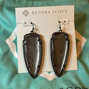 Kendra Scott Skylar Arrowhead Drop Earrings – Gunmetal